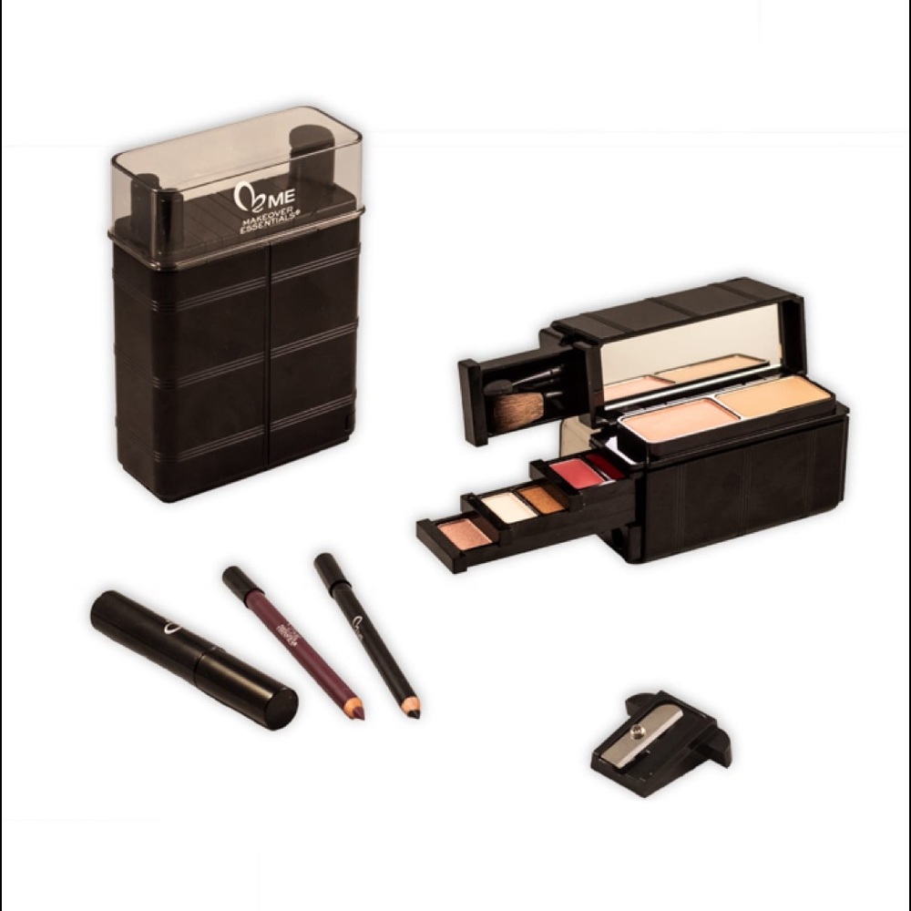 MAKEOVER ESSENTIALS COMPLETE PETITE II Makeup set. Great travel size, NWT